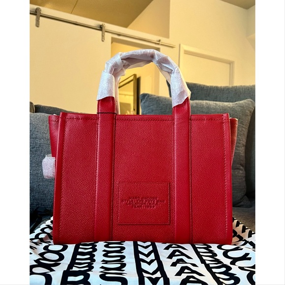 NWT Marc Jacobs The Leather Tote Bag | Medium | True Red - Picture 3 of 7